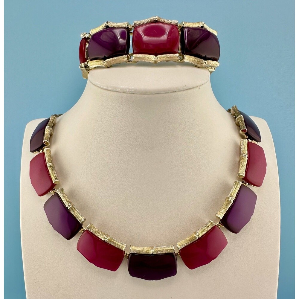 Vintage Lisner Gold Tone Purple Pink Thermoset Necklace Bracelet Set Signed